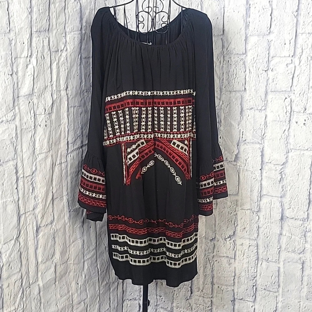 ,ENTRO Black, Red, and White Embroidered Boho Shift Flowy Dress Large NWOT